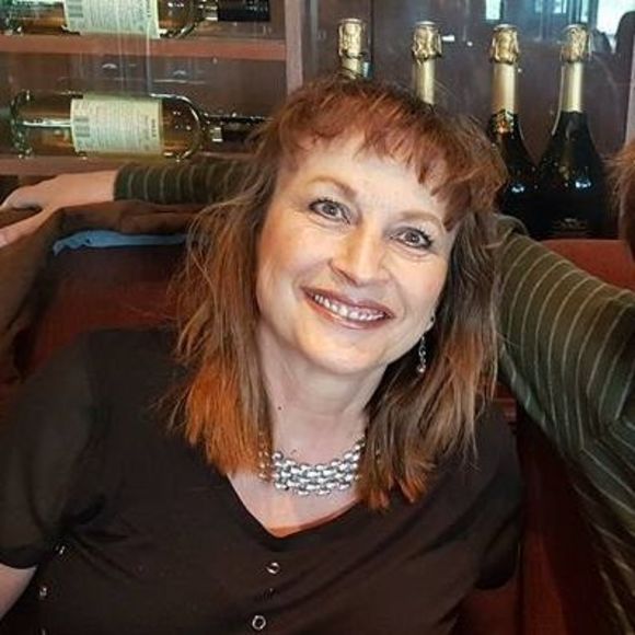 Meet your Posher, Claudia - Picture 1 of 1